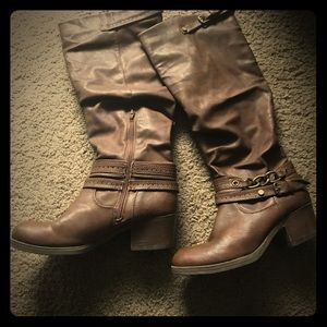 Carlos Santana boots